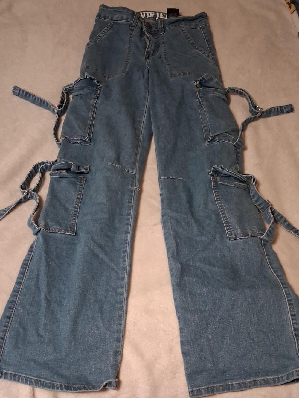 Wide-Leg Cargo Jeans